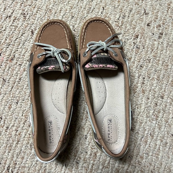 ◽️SPERRY: Women’s size 8, classic top-sider loafers, tan w/floral pattern◽️ - Picture 9 of 10
